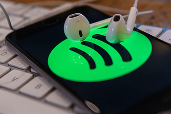 Disrupting the music market, Spotify's impact, Streaming revolution, Changing industry dynamics HD wallpaper