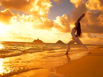 Gymnastics at sunrise, gymnastics, sunshine, sea, golden, girl, sunrise, beach, woman, lady, waves, joga, clouds, sky, water, ocean HD wallpaper