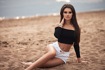 Beautiful Brunette Girl Sitting On Sand, girls, model, brunette, sand, beach, outdoors, depth-of-field HD wallpaper