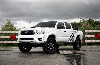 Toyota Pickup Tacoma, White car, Stunning presence, Striking backdrop HD wallpaper