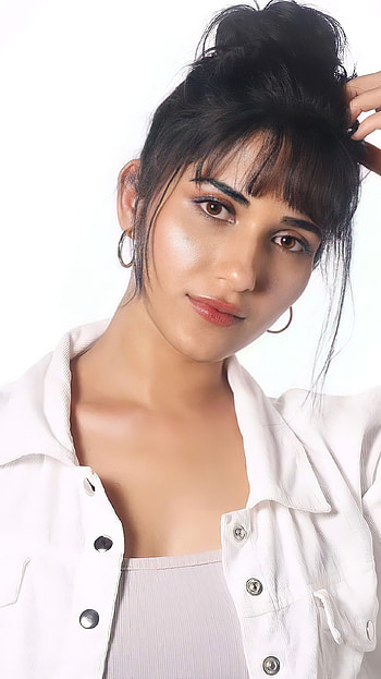 Ruhani sharma, bollywood actress HD phone wallpaper