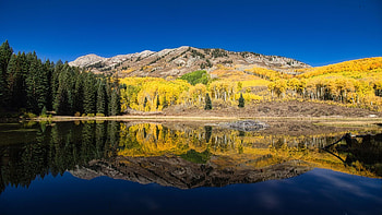 Reflection on Beaver Pond, Colorado Rockies, lake, hills, trees, sky, water, rocks, usa HD wallpaper