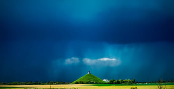 Stormy skies over the Waterloo Battle Memorial, iconic view. HD wallpaper
