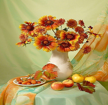Sunflowers, golden, table, strawberries, fall, sinflowers, beautiful, curtain, orange, silk, apples, pretty, fruit, flowers HD wallpaper