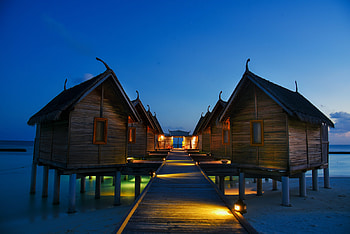 Night, resort, huts, pier, Island HD wallpaper