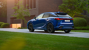 Lexus RX 500h F Sport 2022 2 Cars HD wallpaper