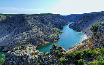 Canyon Zrmanje, Croatia, trees, mediterranean, sky, mountains, lake HD wallpaper