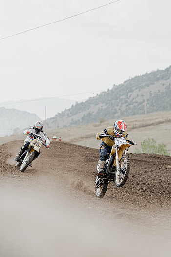 Motorcycles, Road, Motorcyclist, Helmet, Dust, Chase HD phone wallpaper