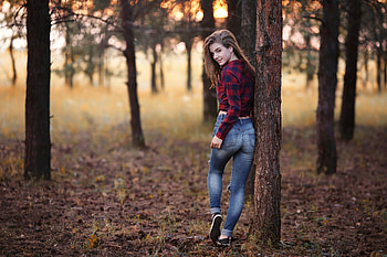 Brunette Jeans Girl Smiling Cute, brunette, girls, model, smiling, cute HD wallpaper