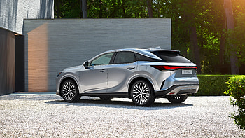 Lexus RX 450h 2022 2 Cars HD wallpaper
