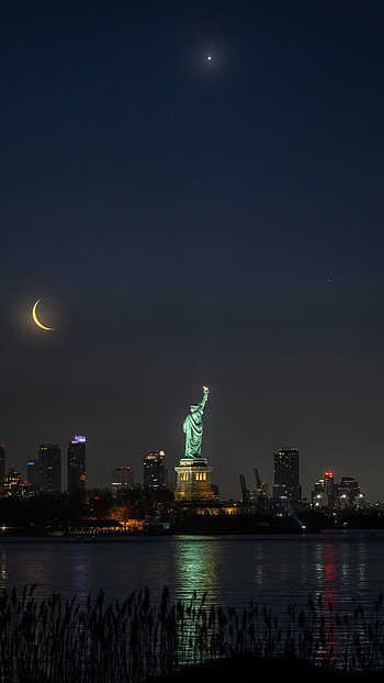 Statue of Liberty Night View - Elegant New York , man made, New York, night HD phone wallpaper