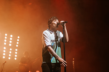 zing rain concert, Brave Louis Tomlinson fans HD wallpaper