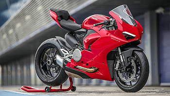 Ducati Panigale V2, Revved-up elegance, Powerful performance, Sportbike excellence HD wallpaper