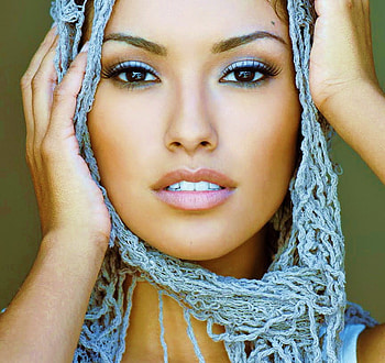 Brown eyed beauty, brown eyes, woman, beauty, lovely eyes, knit headpiece HD wallpaper
