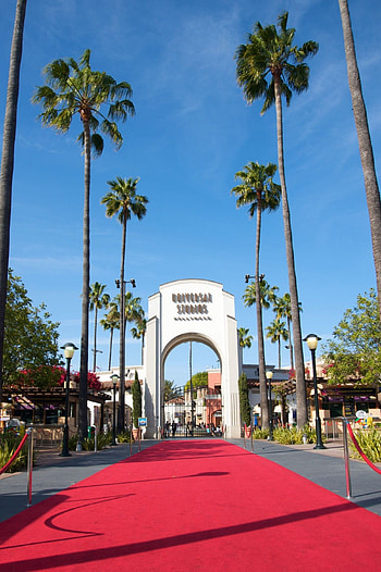 Universal Studios Hollywood, Universal studios destination, Top honeymoon spot, Hollywood vacation HD phone wallpaper