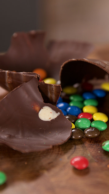 MandM's, DIY Easter eggs, Video recipe, Tempting chocolate treats HD phone wallpaper