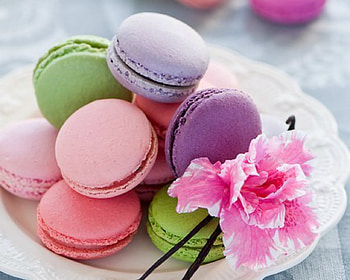 Macaroons, sweet, food, plate HD wallpaper