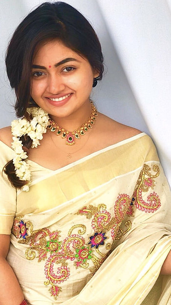 Shalin zoya, mallu actress, saree seductive HD phone wallpaper