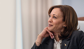 Reflective Portrait — Quad, American, Politician HD wallpaper