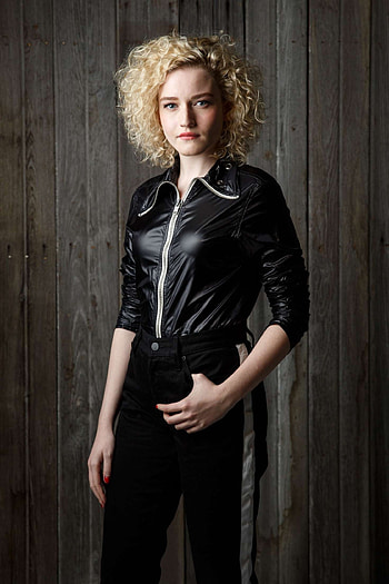 Julia Garner, Rising star, Movies, Actress HD phone wallpaper