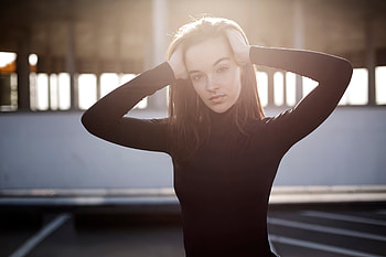 Blonde Girl Hands In Hair Sunbeams , blonde, girls, model HD wallpaper