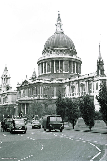 St. Paul's Cathedral, London, Historical monument, Architectural marvel HD phone wallpaper