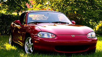 MX5 Mazda with grass, Nature-themed background HD wallpaper