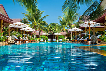 Pool in tropical resort, palms, umbrella, Phuket, Thailand, tropics, exotic, chrystal, relax, vacation, summer, swim, rest, pool, enjoy HD wallpaper
