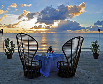 Romantic Dinner for Two, dinner, beautiful, romantic, evening, beach HD wallpaper