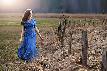 Gorgeous Brunette in a Blue Dress, model, dress, field, brunette, fence HD wallpaper