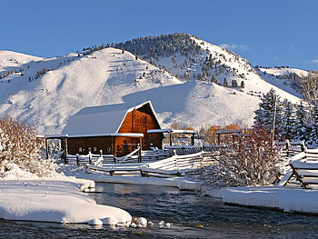 Little Barn, winter, barn, sky, snow HD wallpaper