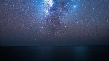 Starry night, night, sea, david monje, stars, summer, sky, luminos, water, vara HD wallpaper