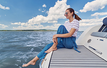 The Sea Breeze, sea, Blue sky, sunshades, Sitting, clouds, water, Female, Yacht, Ocean HD wallpaper