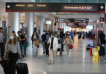 Miami International Airport, Violent brawls video, Security footage, Airside safety HD wallpaper
