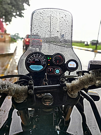 Royal enfield, road, offroader, RE, royalenfield, himalayan, instrumentcluster, bikeconsole, rainy HD phone wallpaper