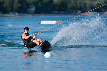 Wakeboard learning tips, Beginner's guide to wakeboarding, Essential equipment, Stepping into the sport HD wallpaper