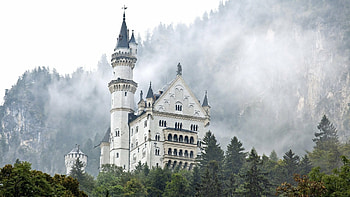 Ultra Neuschwanstein Castle, Astonishing views, German architecture, Historical charm HD wallpaper