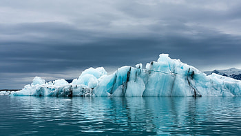 Antarctica iceberg, Beautiful ocean scenery HD wallpaper