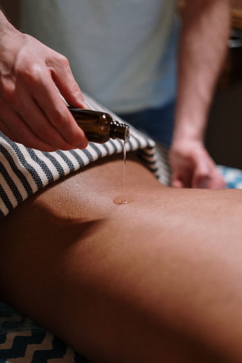 Experience tranquility with a soothing oil massage in a serene spa environment. HD phone wallpaper