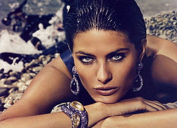 Seductive stare, model, beautiful woman, eyes, hot, isabeli fontana, earrings, face, stare, seductive, sensual HD wallpaper