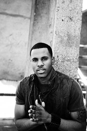 Pop artist, Musical talent, Jason Derulo pose, Stylish outfit HD phone wallpaper