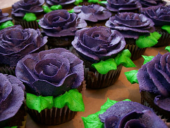 Cupcakes for charismatic, sweet, rose, purple, flower, green, leaf, food, cupcakes HD wallpaper