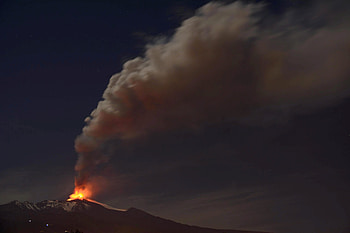 Mount Etna, Volcanic eruption, Nature's display, Force of nature HD wallpaper