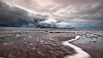 Tide Coming In Under Stormy Skies HD wallpaper