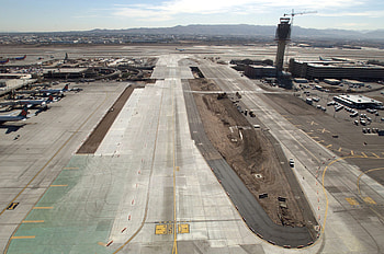 Sky Harbor International Airport, Taxiway reconstruction, Bridge construction, Kiewit Corporation HD wallpaper