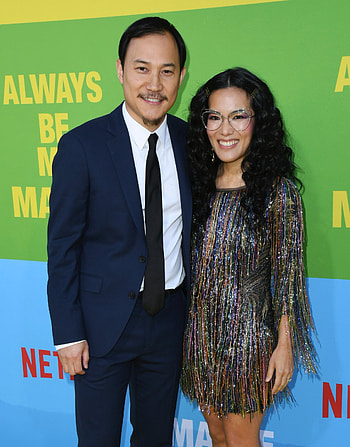 Ali Wong's personal life, Split with husband, Envy for single, Deep emotions HD phone wallpaper