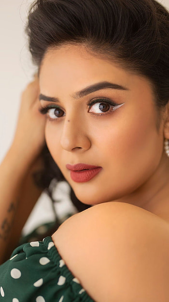 Sreemukhi, anchor, actress HD phone wallpaper