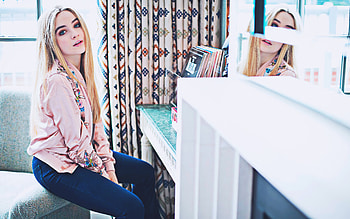 4лб Sabrina Carpenter, white piano, american actress, movie stars, Sabrina Annlynn Carpenter, Hollywood, Sabrina Carpenter hoot HD wallpaper