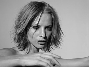 Sienna Guillory, english, sexy, actress HD wallpaper