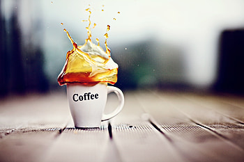 Coffee splash, Cups HD wallpaper